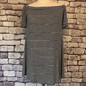 Abound Black & White Tunic Size M
